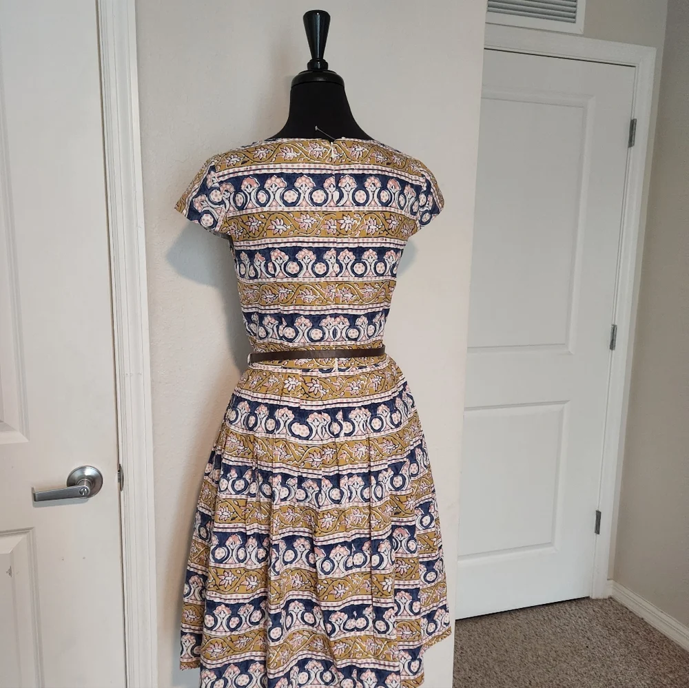 Chic Patterned Women's Skirt Set